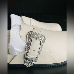 Brand New in Box Schutz Grace Leather Flat